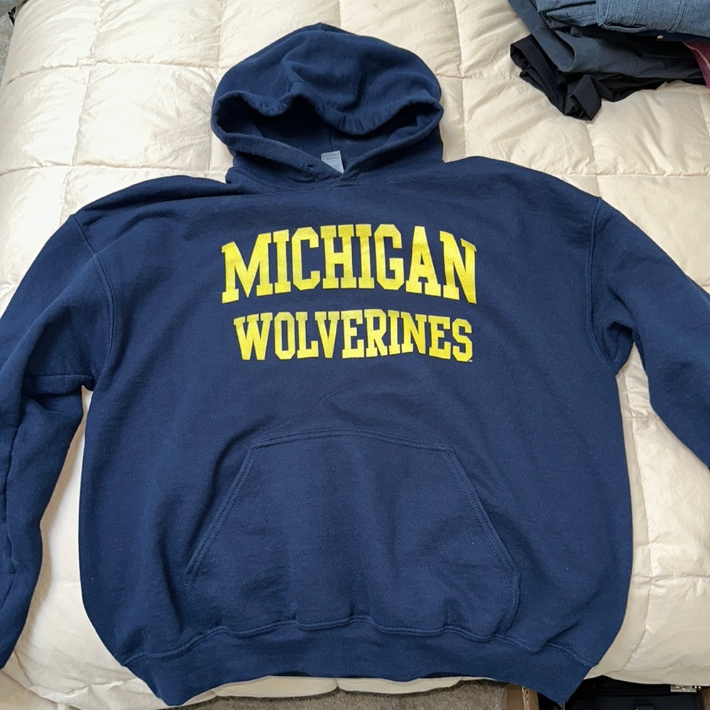 U of M hooded sweatshirt Large
